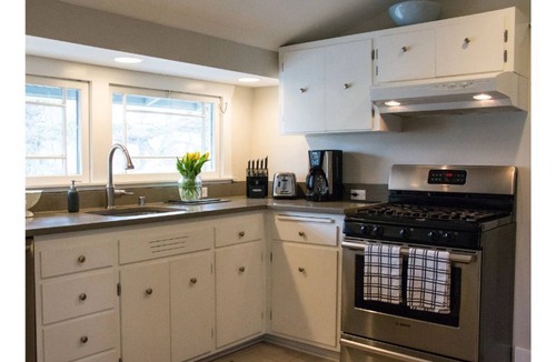 North Queen Anne Apartment | Private retreat on historic Queen Anne Hill
