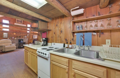 Vanderbilt Cabin | Private Sauna + Deck: Pigeon River Retreat!