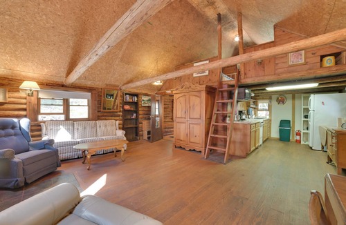 Vanderbilt Cabin | Private Sauna + Deck: Pigeon River Retreat!