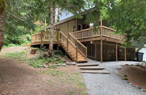 Enumclaw Ski Chalet | Private Secluded Cabin Hike Mt Rainier & Sunrise