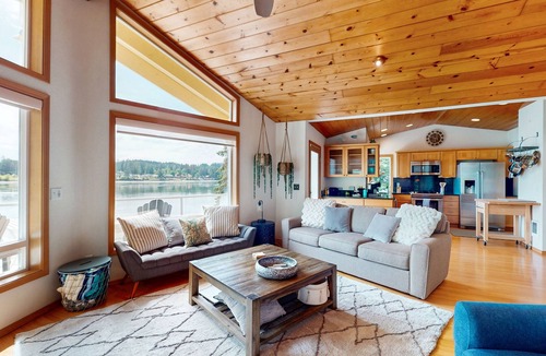 Agate House | Private Waterfront Living with PNW Charm & Outdoor Adventure