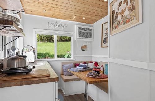 Lookout Valley Neighborhood Association House | Quail Run Farm- Rustic Tiny Home 1