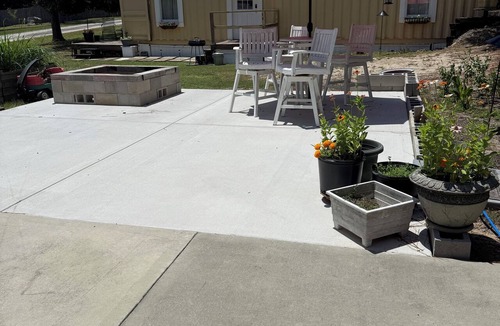 Silver Lake House | Quaint container home on private road 1bd/1bath that can sleep 4