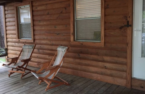 Springfield Cottage | Quaint Cottage On The Water!