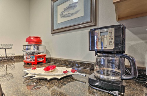 Mendenhaven Apartment | Quaint Juneau Apt w/Scenic Mountain Surroundings!