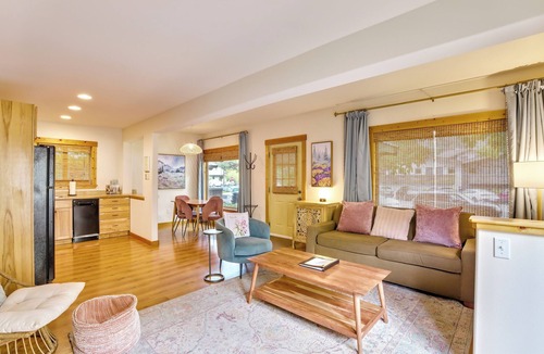 Leavenworth Cottage | Quaint Renovated Cottage In Downtown Leavenworth - Private, Fenced Yard