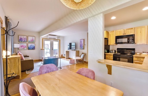 Leavenworth Cottage | Quaint Renovated Cottage In Downtown Leavenworth - Private, Fenced Yard