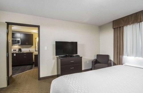 Thompson Hotel | Quality Inn & Suites Thompson