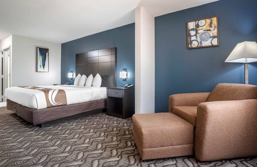 Broadmoor Hotel | Quality Suites Baton Rouge East - Denham Springs