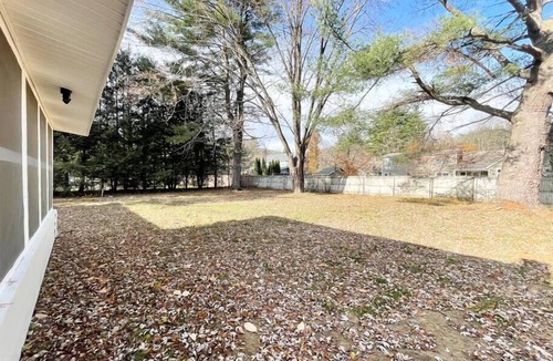Queensbury House | 🌞 Queensbury Sunlit Getaway: 3-Bedroom Retreat 🌿