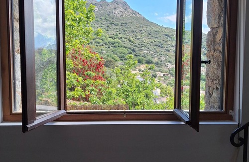 Corbara House | Quiet, bright, and spacious village house