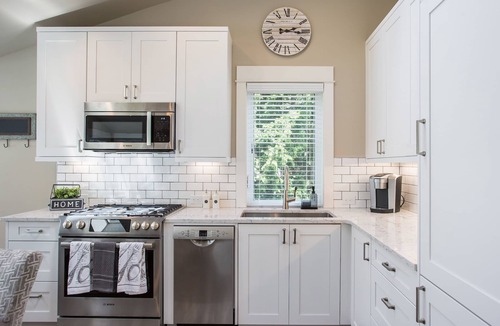 Norkirk Cottage | Quiet Carriage House Charmer NEW KING BED