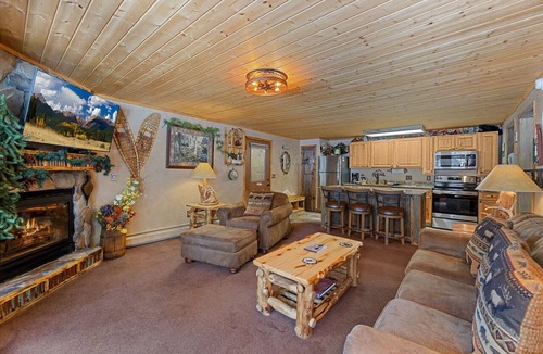 Fall River Estates Condo | Quiet Fall River Escape Fireplace Close to RMNP