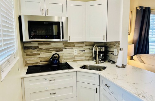 Delray Beach Condo | Quiet Luxury 3 Min Walk to Beach & Atlantic Ave Heated Pool Delray Beach'