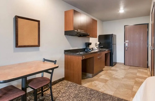 Buena Hotel | Quiet Room w/Blackout Curtains & Kitchen – Near Local Attractions