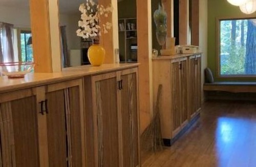 Nordland House | quiet sanctuary in woods, home w gourmet kitchen 1minute from ocean