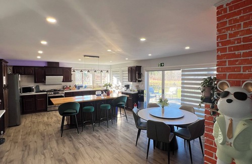 Welland House | Quiet & Secure Private Home near Niagara Falls