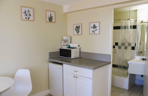 McCully - Moiliili Condo | Radiant Hawaiian Monarch Studio | Pool + Gym