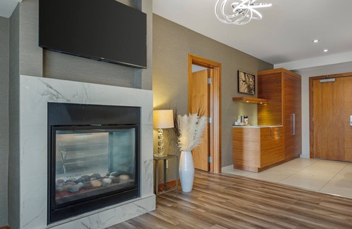 Calgary Hotel | Radisson Hotel & Conference Centre Calgary Airport