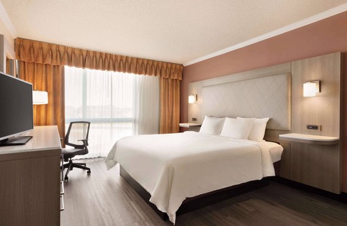 Lenexa Hotel | Radisson Hotel Lenexa Overland Park