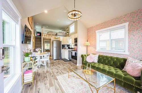 Forks Cabin | Rainforest Tiny Home Retreat Floral Cottage