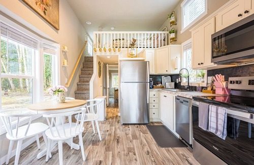 Forks Cabin | Rainforest Tiny Home Retreat Floral Cottage