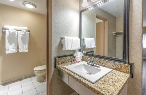 Coquitlam Hotel | Ramada by Wyndham Coquitlam