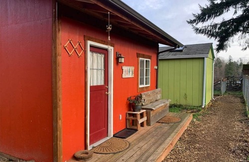 McKenna Cabin | Red Cabin Left Foot Farm Goat Dairy Mt Rainier
