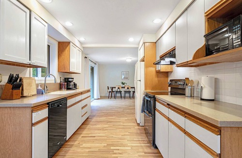 Union Hill-Novelty Hill House | Redmond Pet friendly Home in 2 Acres+Horse Barn