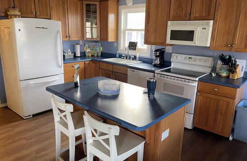 Kill Devil Hills Cottage | Relax/Easy Walk to Beach MP 8- 3 Bedroom-2 Baths - Classic Beach Cottage