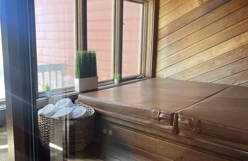 Silvercreek House | Relaxing, Quiet Retreat! Great floor plan for Friends & Family! So comfortable!
