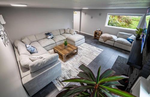 Shoreline Apartment | Remodeled 2BR, Chic and Cozy