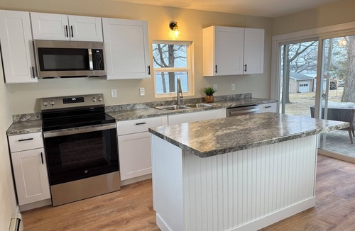 Barrett House | Remodeled 4-bedroom Lake house with WiFi and AC in Barrett, MN Sleeps 12!