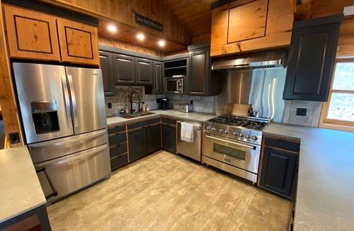 Alpine Cabin | Remodeled Cabin with Pool Table and Hot-Tub in Wyoming