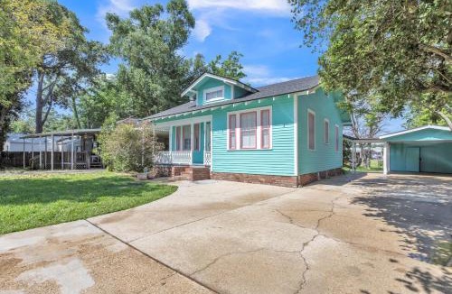 Gonzales House | Retro Revival with Modern Comfort - A Mid-Century Gem in Gonzales LA