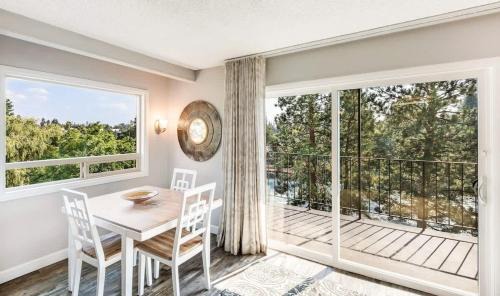Bend House | Riverfront Condo with Amazing View - Downtown Bend