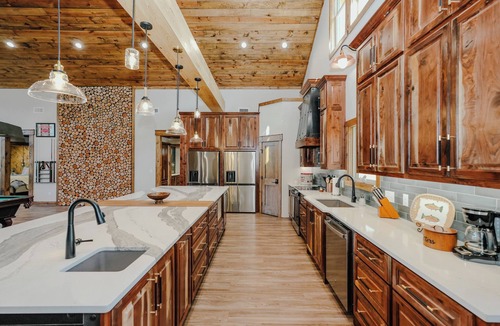 Murfreesboro Cabin | Riverfront Lodge Private River Access Outdoor Living Lake Greeson + Diamond Mine