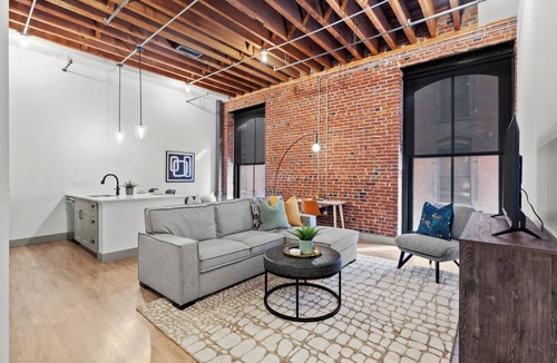 Downtown St. Louis Apartment | Riverfront Loft Steps from Arch & Convention Center - Walk to Stadium