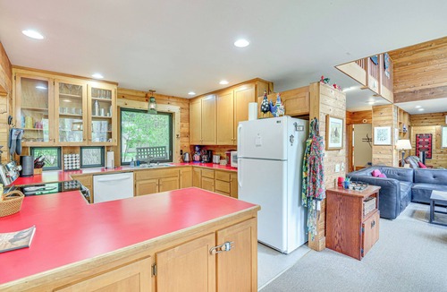 Skykomish Cabin | Riverfront Skykomish Cabin w/Private Hot Tub!