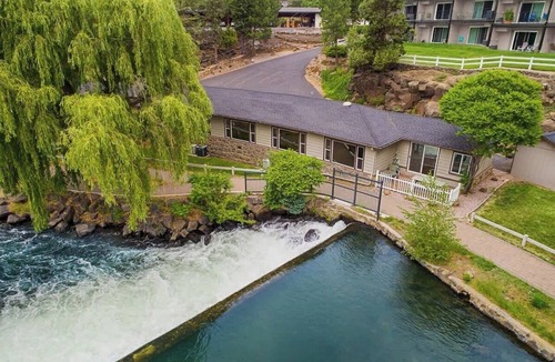 Bend Condo | Riverfront Studio with Trail Access!
