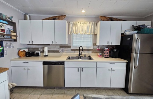Alanson Cottage | RIVERVIEW COTTAGE LLC. Charming 2-bedroom cottage on Crooked River in Alanson.