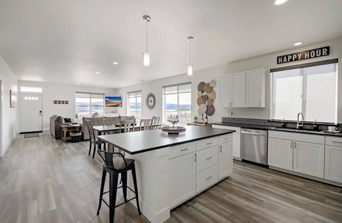 Sunland Estates House | Riverview Retreat · Riverview Retreat - Community Pool open!