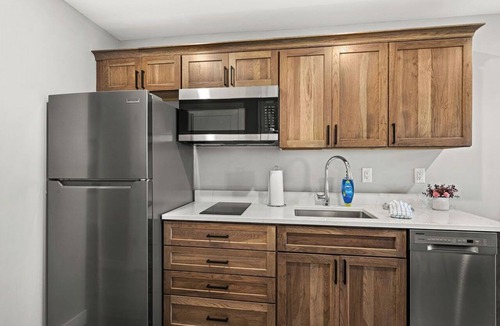 Riverside Condo | RiverWest Kayak View -Riverview-Dog Friendly