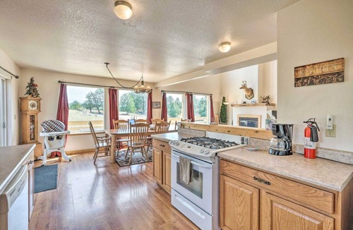 Florissant House | Rocky Mtn Cabin w Views, Deck & Game Room