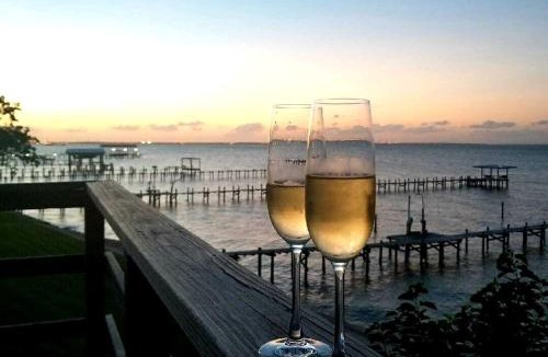 Bacliff House | Romantic Open-Concept Couples Suite with Private Jacuzzi & Balcony Views in Bacliff, Texas