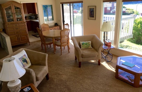 Allyn-Grapeview House | Romantic Stretch Island Waterfront View Cottage w/Hot Tub and Easy Beach Access