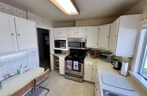 Allyn-Grapeview House | Romantic Stretch Island Waterfront View Cottage w/Hot Tub and Easy Beach Access