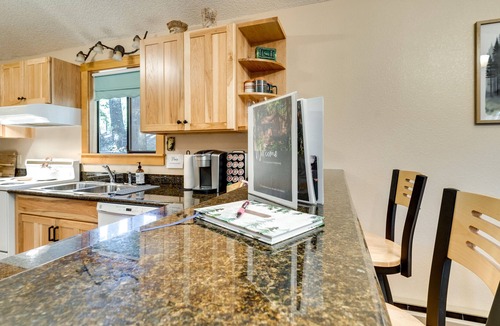 Roslyn Ridge Cabin | Ronald Cabin w/ Private Deck: Near Cle Elum Lake!