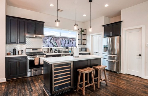 East Downtown Houston House | Rooftop EaDo Nr Downtown | Yard BBQ Games WiFi