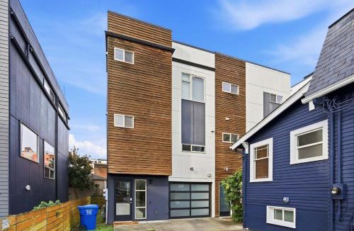 Whittier Heights House | Rooftop Retreat w Stunning Views - Ballard Gem